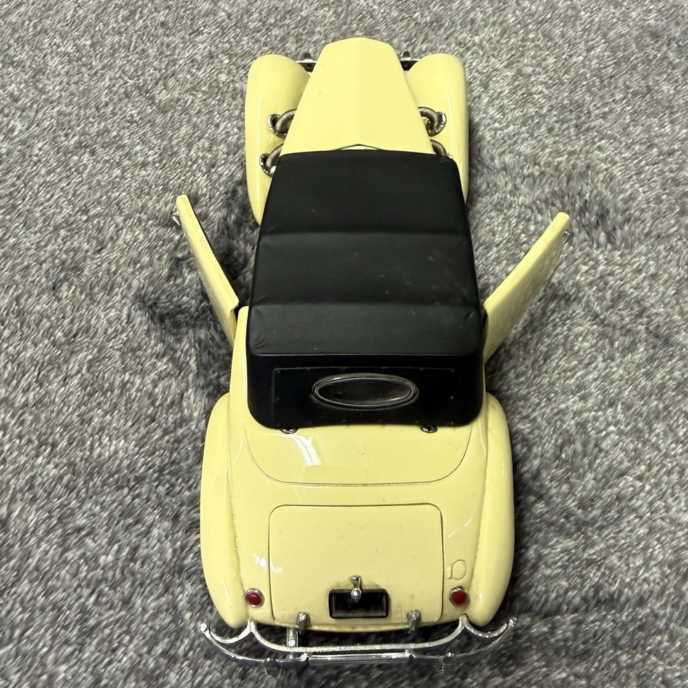 Franklin Mint 1/24 Scale - 1937 Cord 812 Phaeton Coupe Cream - Picture 5 of 12